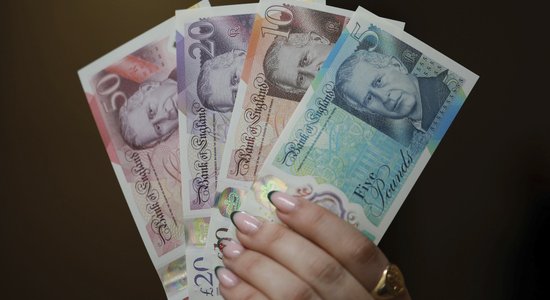 Banknotes ar karaļa Čārlza portretu nonākušas apgrozībā