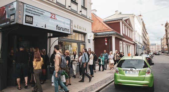Foto: Pilnā skatītāju zālē atklāts Baltijas jūras dokumentālo filmu forums