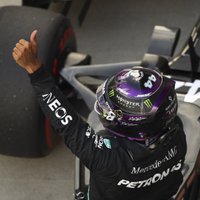 Hamiltons Sočos uzstāda trases rekordu un izcīna 'pole position'