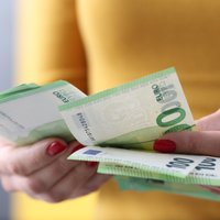 ЦСУ: средняя брутто-зарплата в Латвии выросла на 163 евро