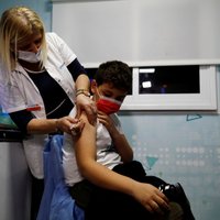 Covid-19: Izraēla sāk vakcinēt piecus līdz 11 gadus vecus bērnus