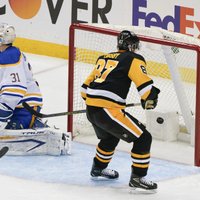 'Penguins' hokejisti pagarina 'Sabres' zaudējumu sēriju līdz NHL antirekordam