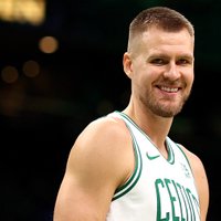 Porziņģis gūst 20 punktus 'Celtics' uzvarā pār 'Knicks'; Bertānam divi precīzi tālmetieni