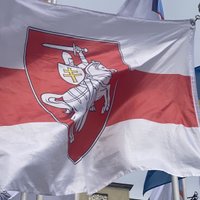 Rīgā PČ hokejā valstu karogu vidū Baltkrievijas karogs nomainīts uz balti sarkano karogu