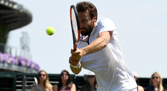 Gulbis turpina lejupslīdi ATP rangā