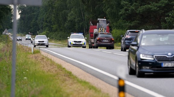 Ceļu satiksmes negadījuma dēļ slēgts Liepājas šosejas posms - 5