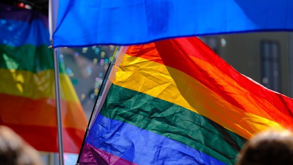 Tūkstošiem cilvēku dodas "Riga Pride" gājienā - 49