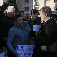 ВИДЕО: Порошенко освистали в Киеве около памятника Небесной сотне
