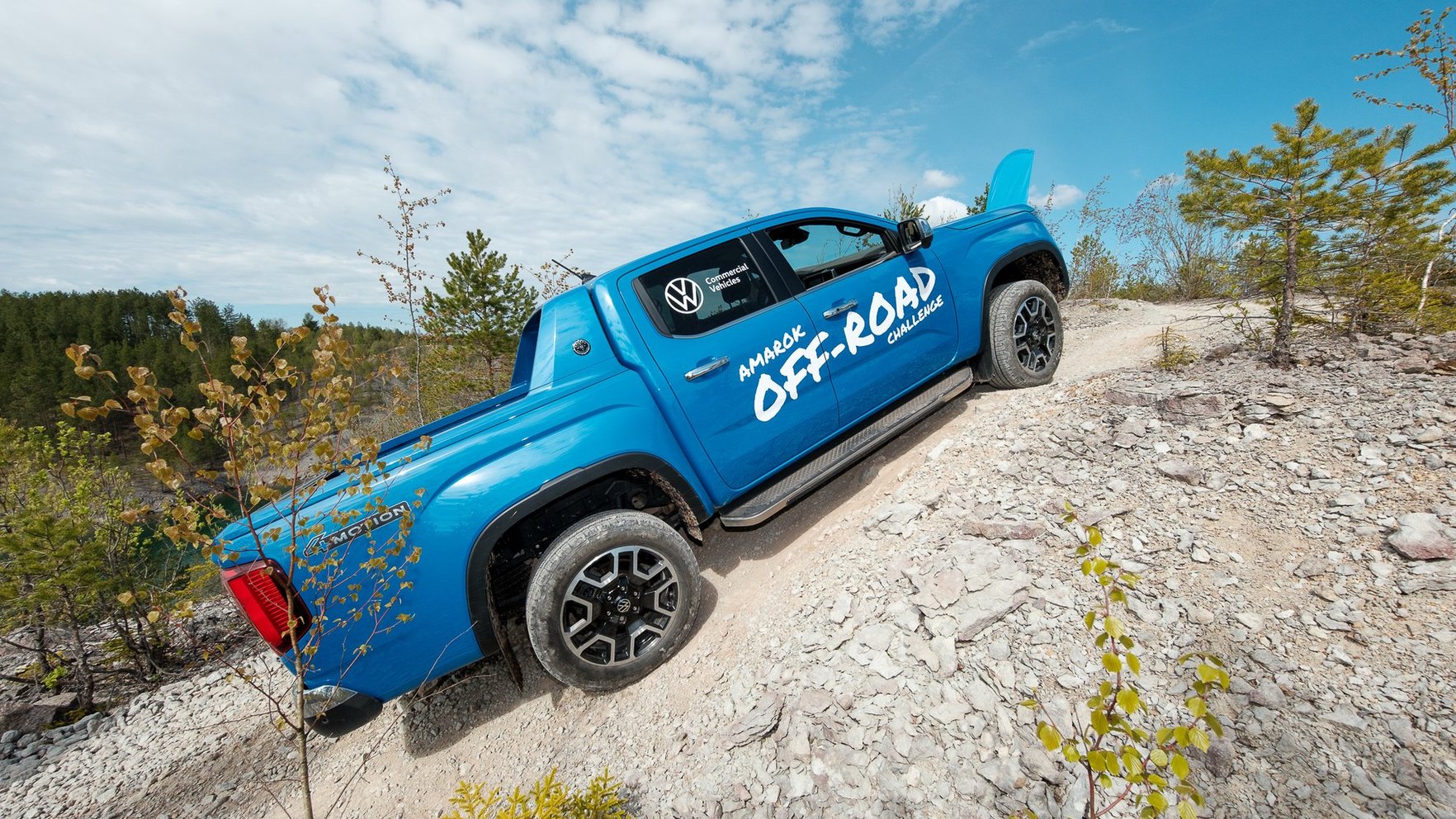 Tikām cauri ar vieglu izbīli, jeb brauciens Baltijas grūtākajā bezceļa trasē ar "Amarok" pikapu