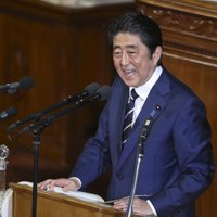 Abe atlaiž Japānas parlamentu