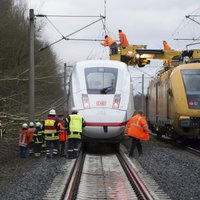 Foto: Vētra plosa Rietumeiropu; Nīderlandē un Beļģijā trīs bojā gājušie