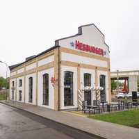 ФОТО: В Риге открылся новый трехэтажный ресторан Hesburger