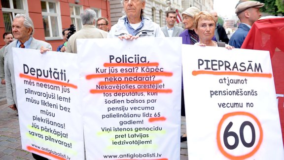 Antiglobālistu protests pret pensijas vecuma izmaiņām - 3