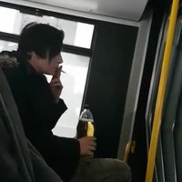 Video: Pasažieri no 22. autobusa padzen braucējus ar smēķiem un alkoholu