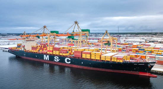 Rīgas ostā apkalpots līdz šim lielākais konteinerkuģis "MSC Ingrid"