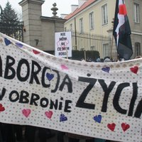 Polijā pret abortu aizliegumu vērsto protestu organizatorei draud astoņi gadi cietumā