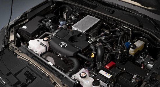 'Toyota' vēl negrasās atteikties no dīzeļmotoriem