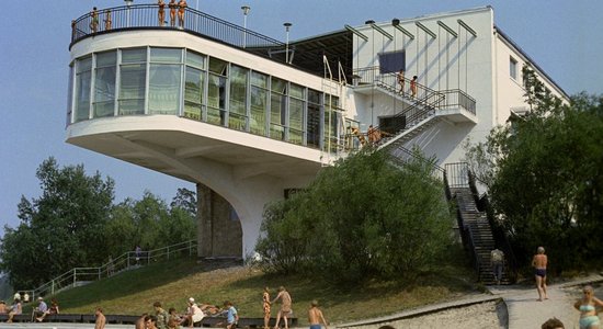 Zudusī godība. Atmiņas par leģendāro restorānu 'Jūras pērle'