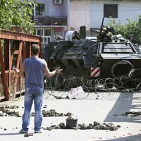Kosovā izceļas sadursmes starp miera uzturētājiem un serbiem