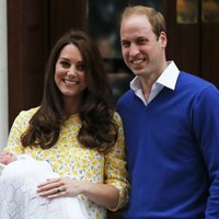 ФОТО: Кейт Миддлтон и принц Уильям появились на публике с новорожденной принцессой