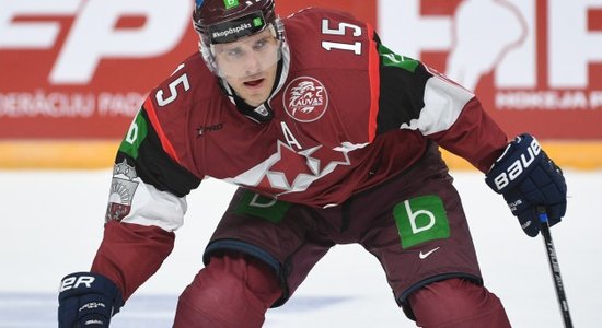 Latvijas hokeja izlasi pamet Tralmaks, oficiāli komandai pievienojas Karsums un Miķelis Rēdlihs