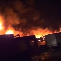Video: Gaisa triecienā Jemenā sagrauta fabrika; 23 bojāgājušie
