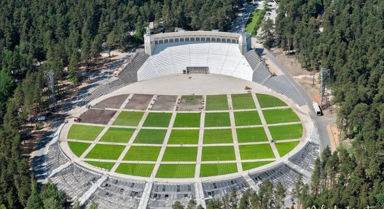 11 dienas pirms termiņa ekspluatācijā nodots Mežaparka estrādes pirmais atjaunošanas posms