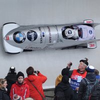 Melbārdis/ Dreiškens atkal izcīna sudrabu, trīs Latvijas bobsleja divnieki labāko sešiniekā