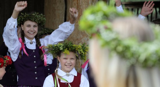 Noskaties! Dokumentālā filma 'Saulesvija. Citāds Dziesmu svētku gājiens'