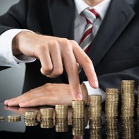Экономист Swedbank: экономика Латвии притормаживает, рост зарплат станет меньше