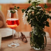 Top 5 vīni pavasara sezonai – vīnziņa Jāņa Kaļķa izvēle